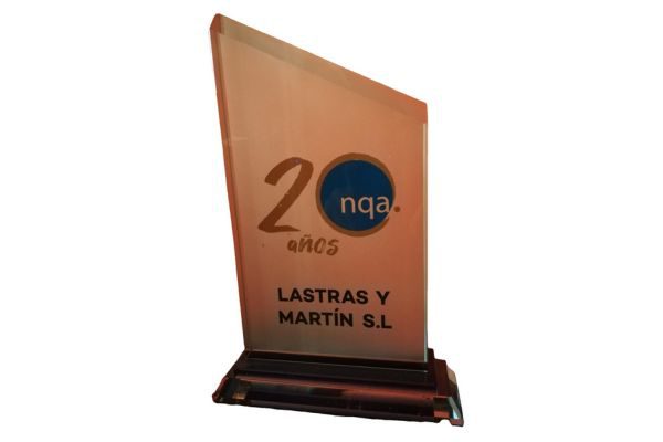 Certificado 20 años de servicio Lastras y martin taller de camiones y vehículos industriales en Ávila