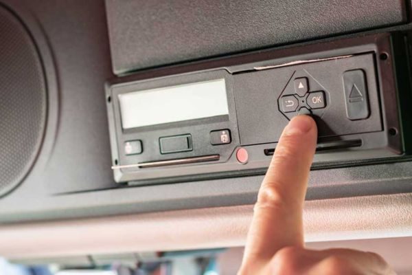 Tacógrafos servicios esenciales para camiones y vehículos industriales en Ávila